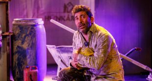 EMRE KINAY ÜSTÜN PERFORMANSIYLA "IRGAT" SAHNESİNDE